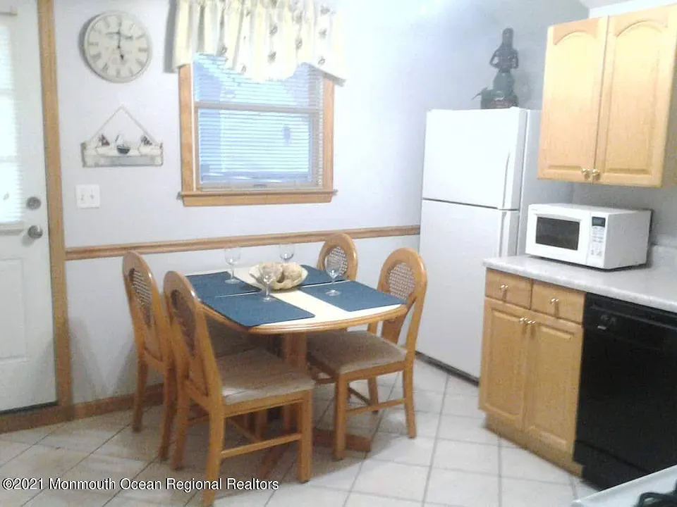 61 Fielder Ave #2