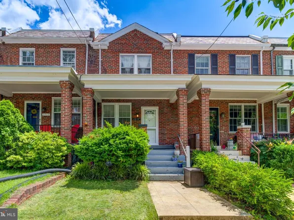2217 39th Pl NW, Washington, DC 20007