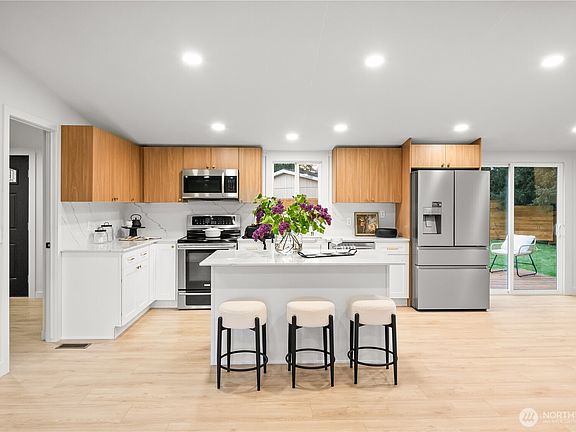 4th image of 14306 Greenbelt Drive E