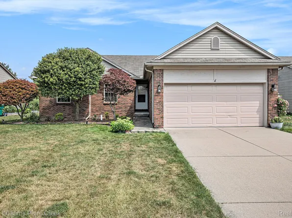 53544 Fox Pointe Dr, New Baltimore, MI 48047