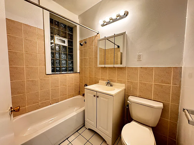 7737 N Sheridan Rd #2 — Photo 8