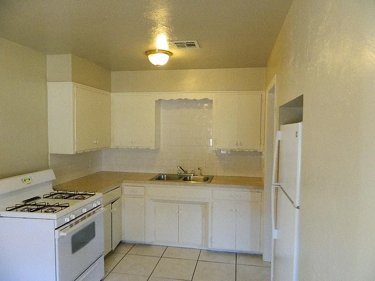 15 W Thatcher St — Photo 4