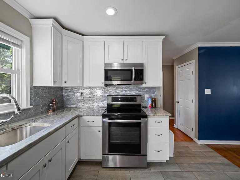 1216 Haines Ave — Photo 7