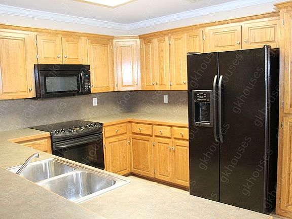 5th image of 3511 Longmeadow Dr