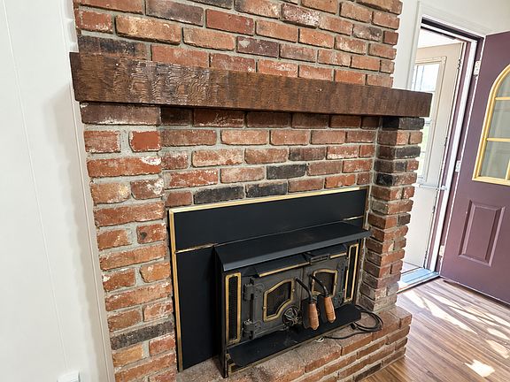 4th image of 728 E Cambridge St