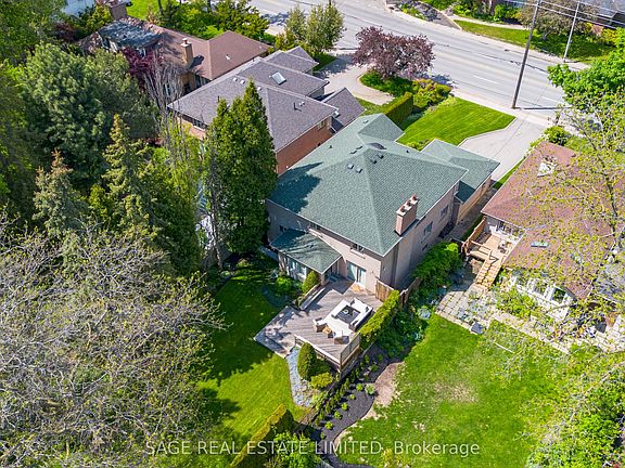 3rd image of 172 Burnhamthorpe Rd