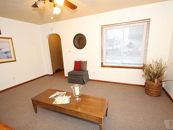 5th image of 521 18th St SE