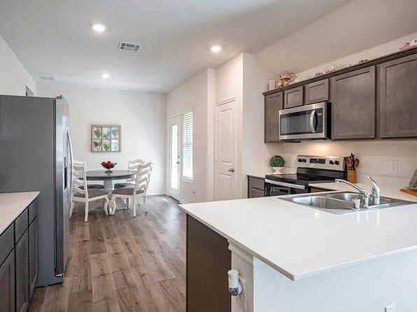 605 Cozy Grns, Lavon, TX 75166