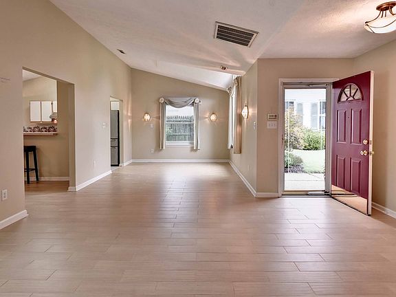 5th image of 425 Truxtun Ct