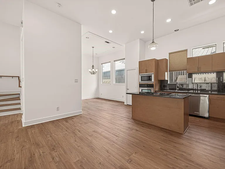 724 Ruthven St — Photo 10