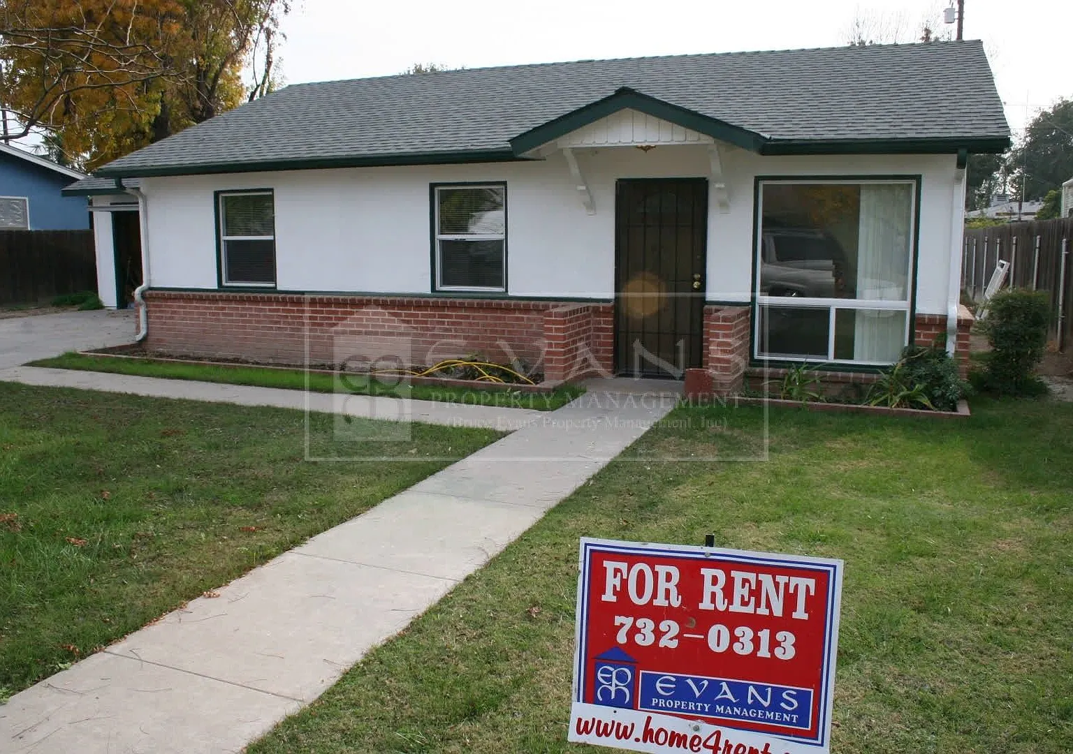 Cute home for rent in Visalia! — Photo 1