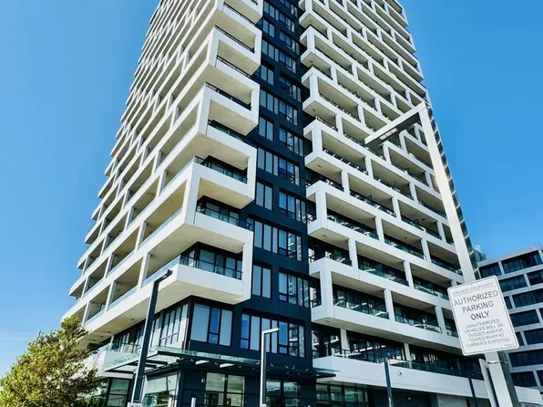 38 Water Walk Dr #910, Markham, ON L3R 6M8