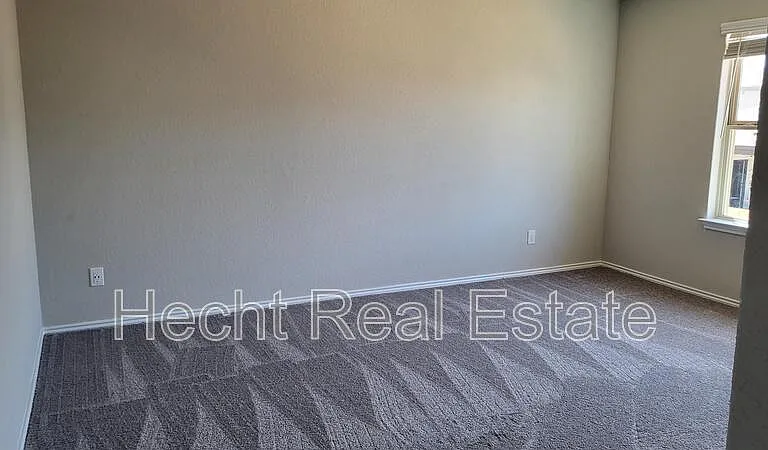 2440 Ayers Dr — Photo 32