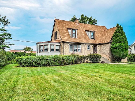 3rd image of 2610 Park Ln