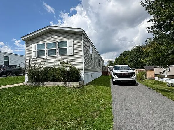 54 S East Dr, Oakdale, PA 15071