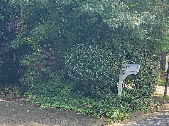 3rd image of 4790 Minden Chase