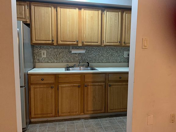 5th image of 806 Tinton Ave #1F