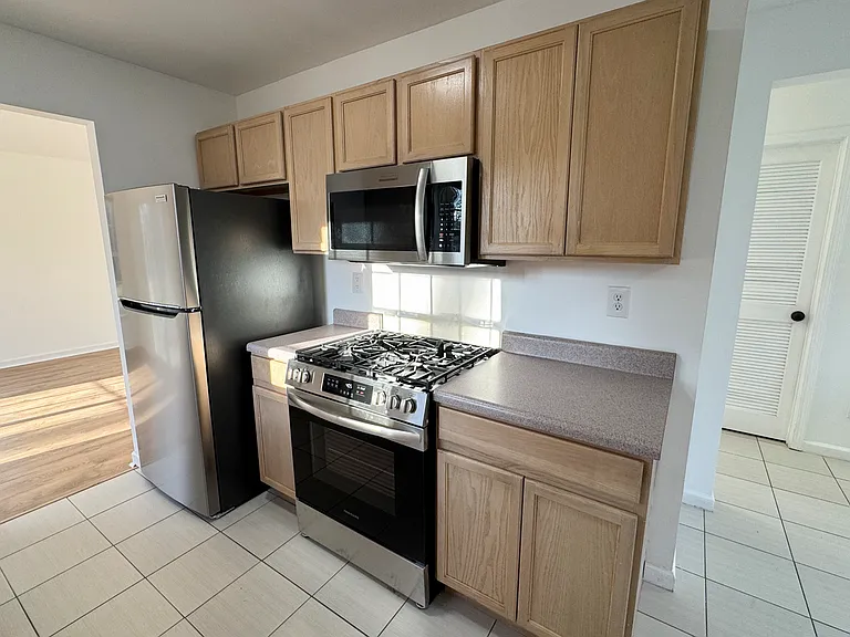 409 Kings Hwy — Photo 10