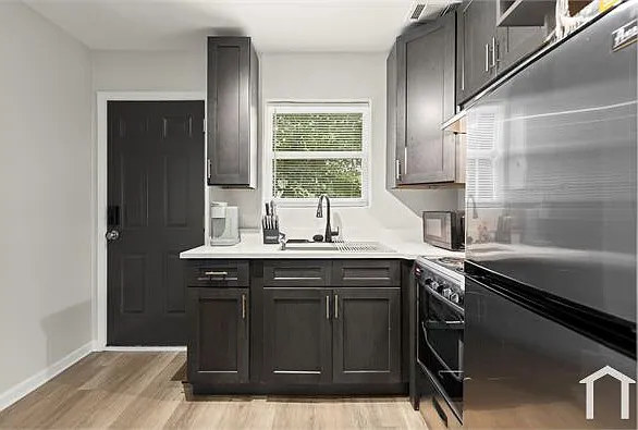 2 bed, 700 sqft, $1,350 — Photo 2