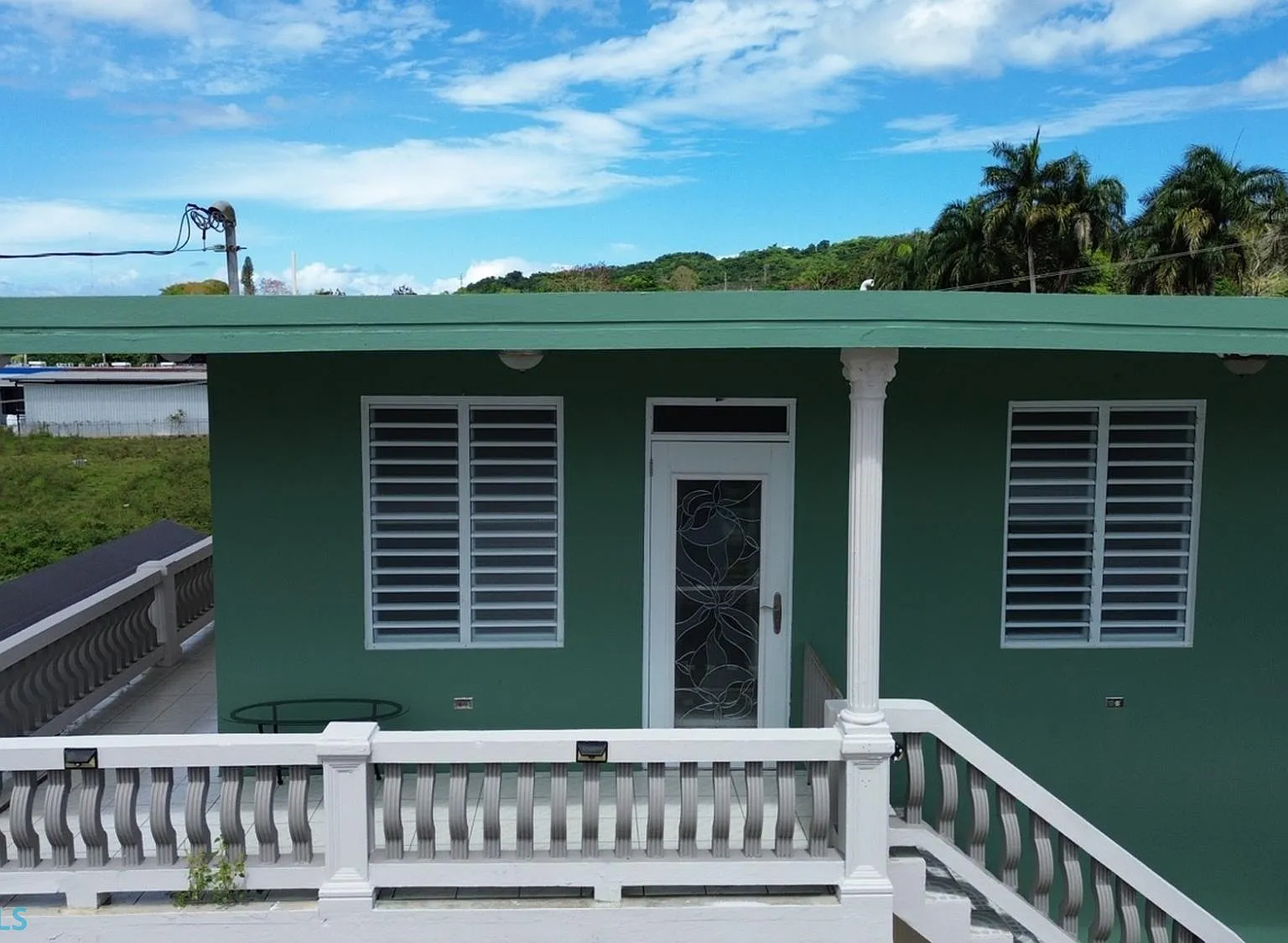 3 bed, 2.0 bath, 1000 sqft, $1,600 — Photo 1