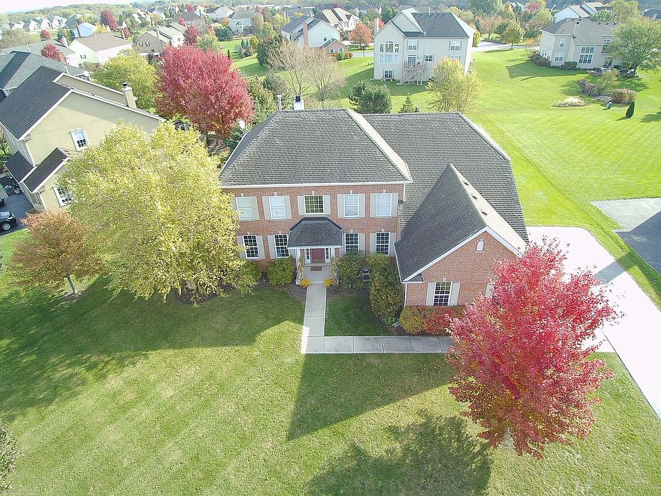 1st image of 16 Deerfield Dr