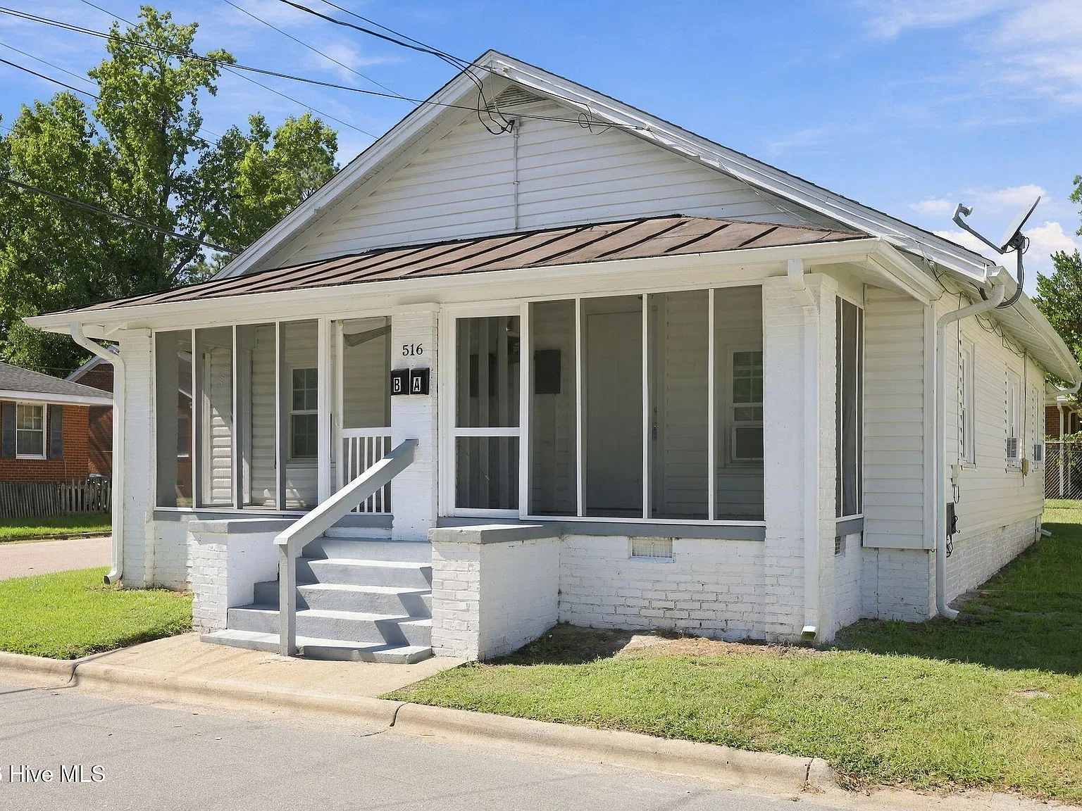 1 bed, 1.0 bath, 821 sqft, $695 — Photo 2