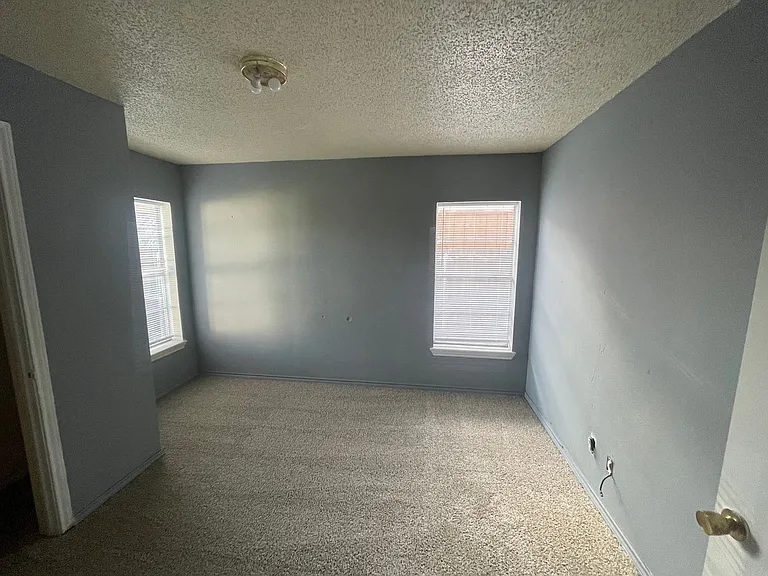 3226 S 4th St — Photo 3