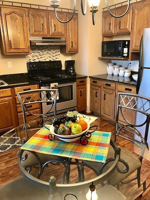 1 Bedroom, 1 Bathroom Condo with 3-season porch on Mille Lacs in Garrison, MN — Photo 2