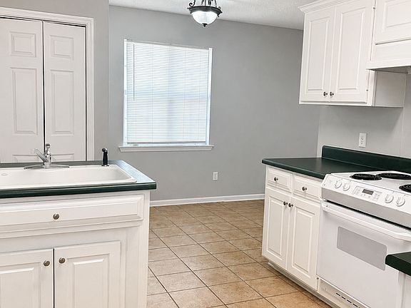 3rd image of 3107 Wingfield Way