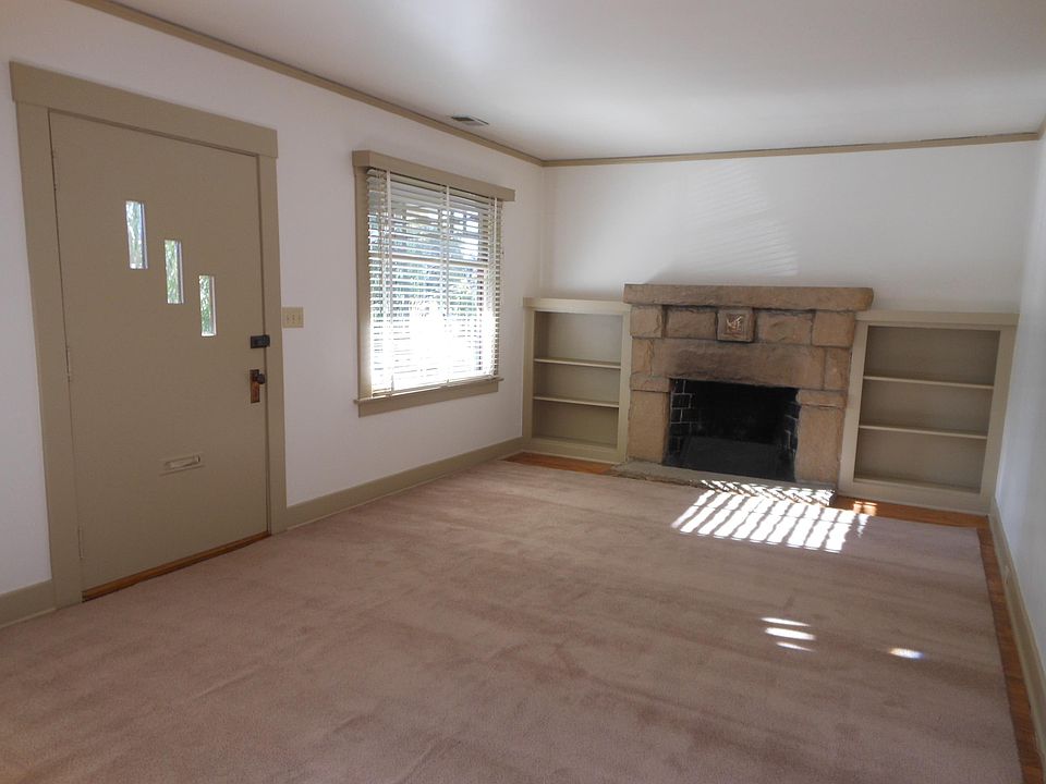 2nd image of 615 E Sola St