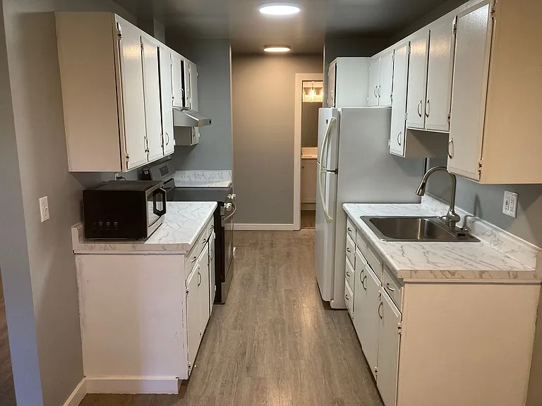 Eagle Court Apartments — Photo 36