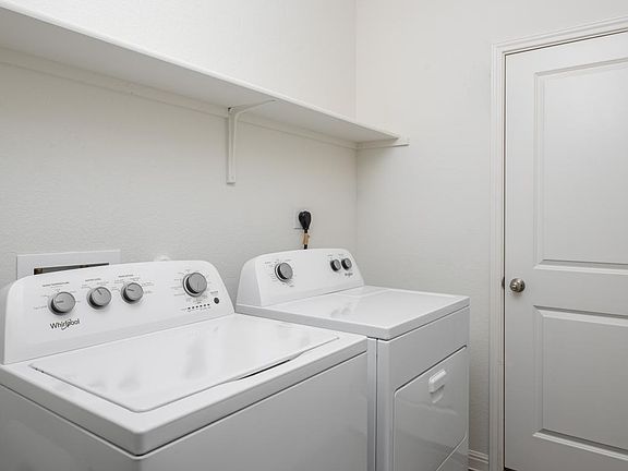 5th image of 824 Bois Darc Ln