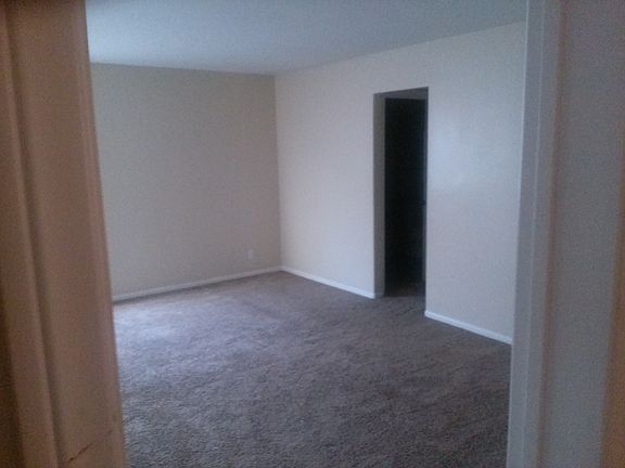5th image of 4102 Marlborough Ave APT 106