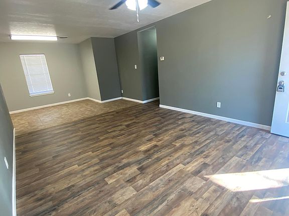 3rd image of 233 Glasgow Dr