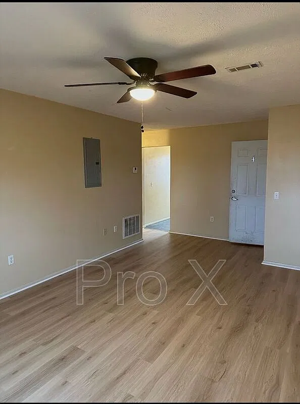 2 bed, 1.0 bath, $795 — Photo 3