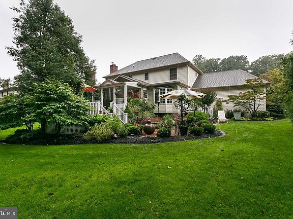3rd image of 1739 Shakespeare Dr