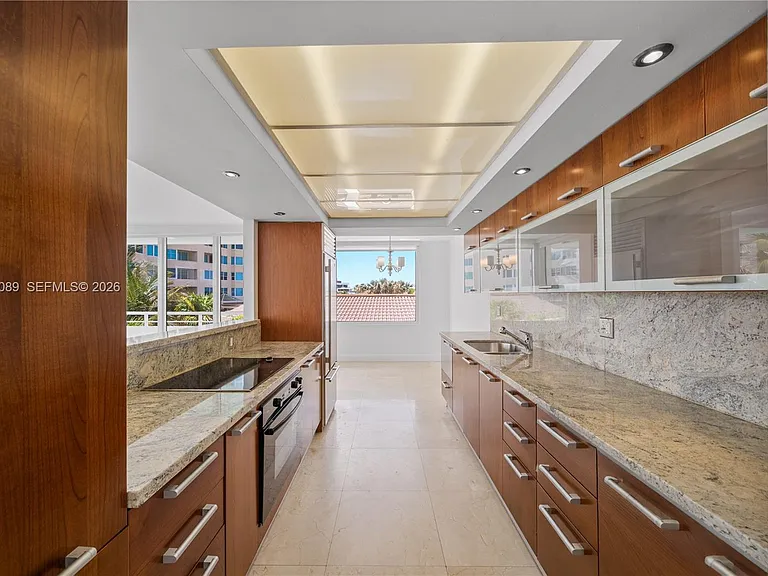 400 S Pointe Dr #409 — Photo 12