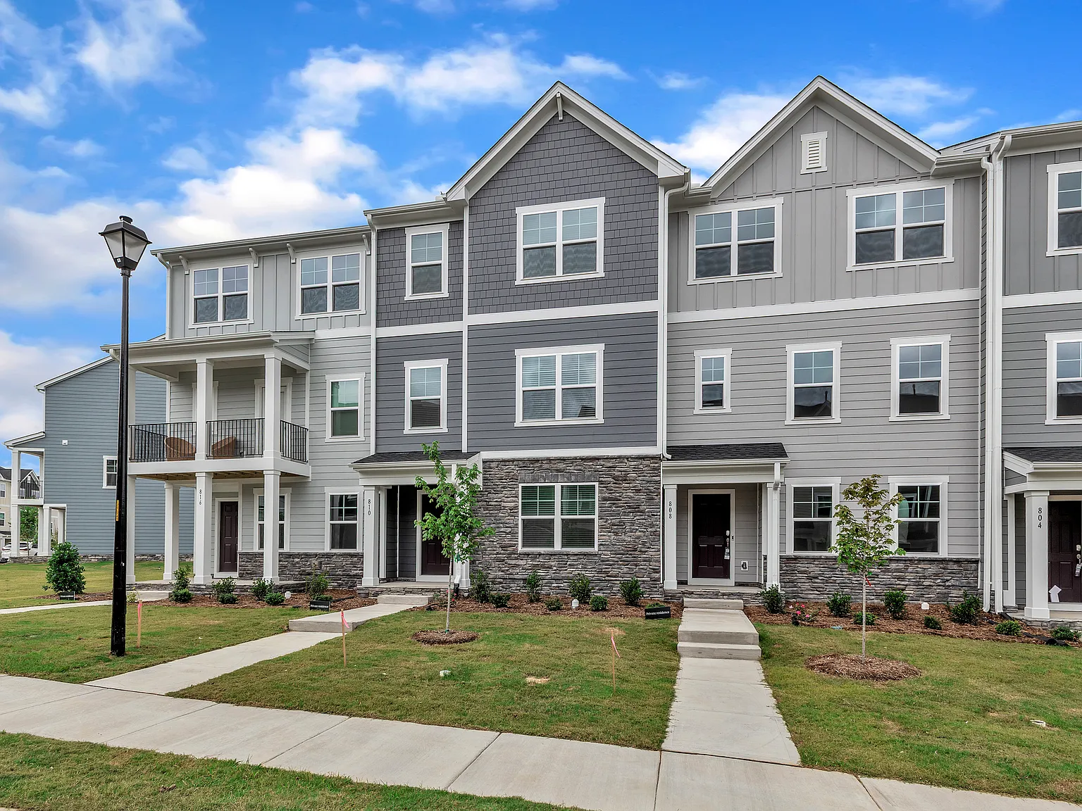 4 bed, 3.5 bath, 2189 sqft, $2,150 — Photo 1