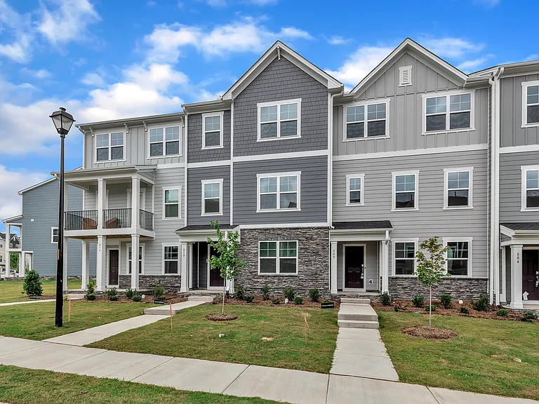 810 Basswood Glen Trl — Photo 1