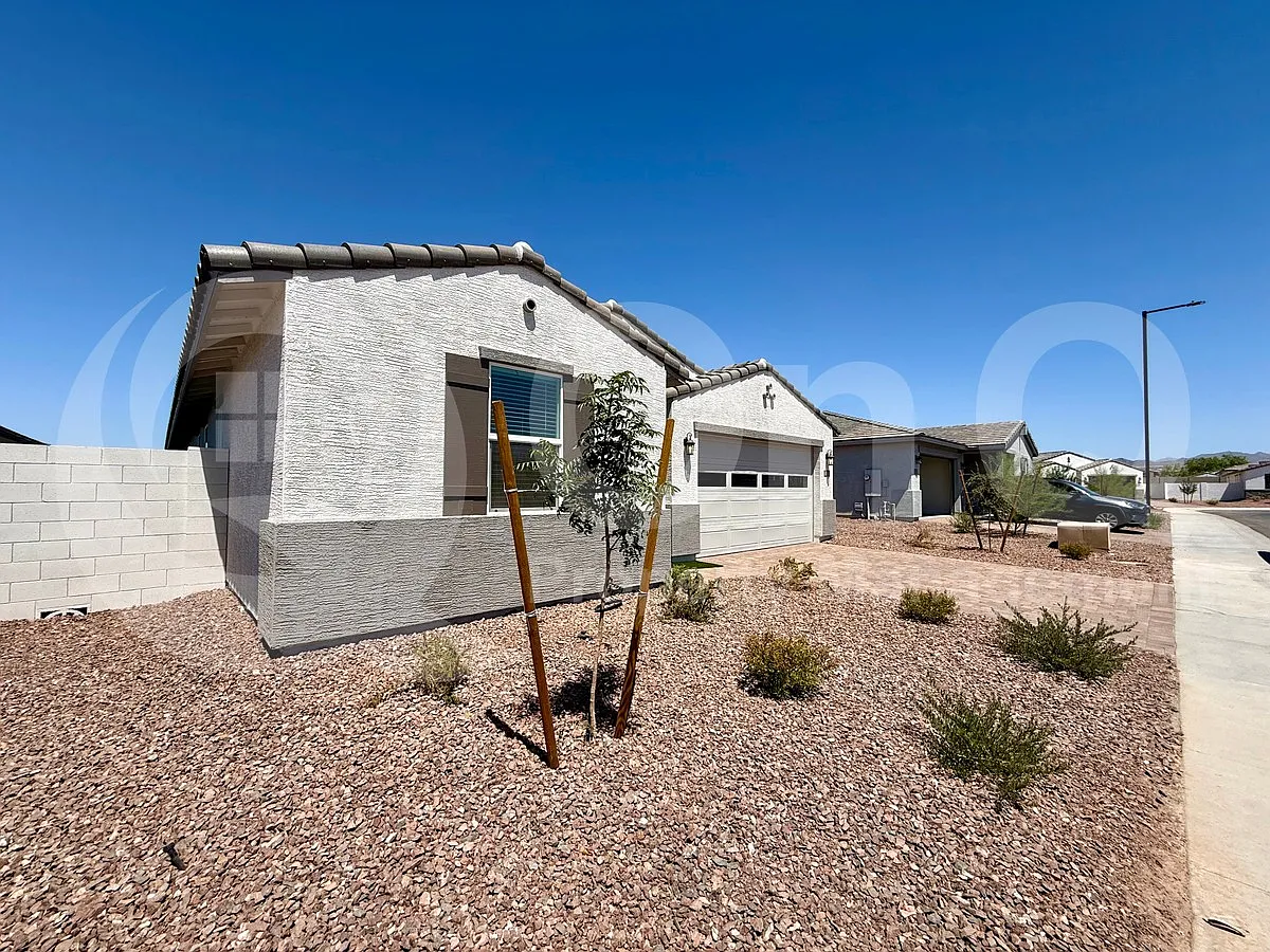4 bed, 3.0 bath, 2351 sqft, $2,145 — Photo 4