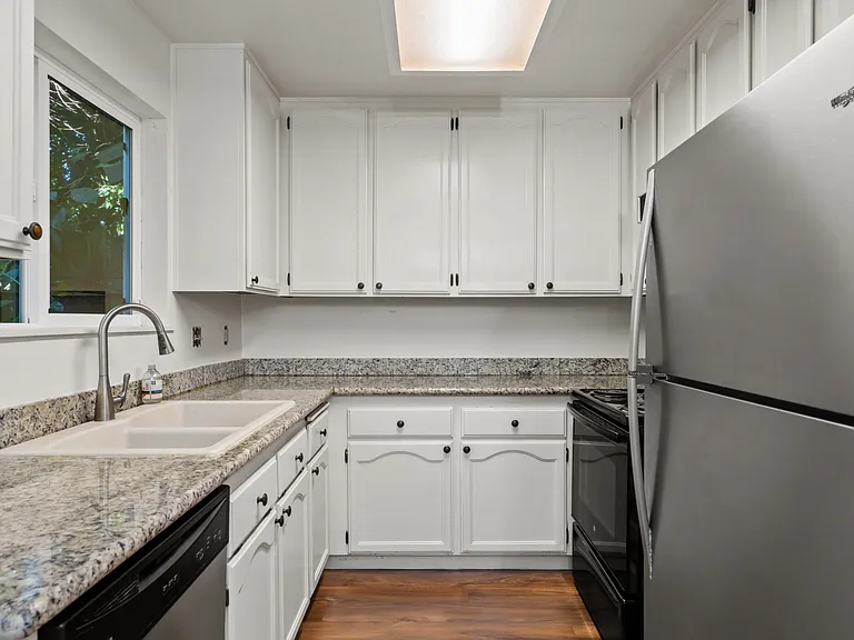 448 Lilac Ct — Photo 3