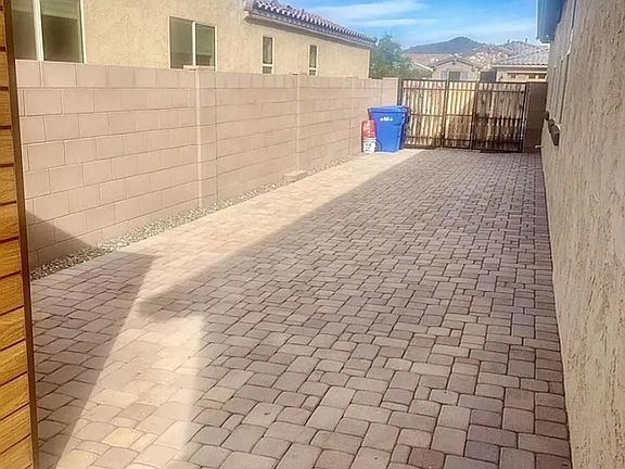 3rd image of 611 E Balao Dr