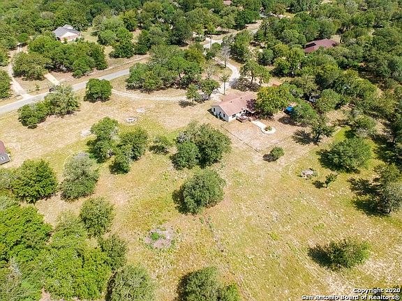2nd image of 415 Meadowgrove Ln