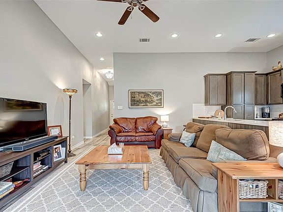 4th image of 5202 Saxon Dr