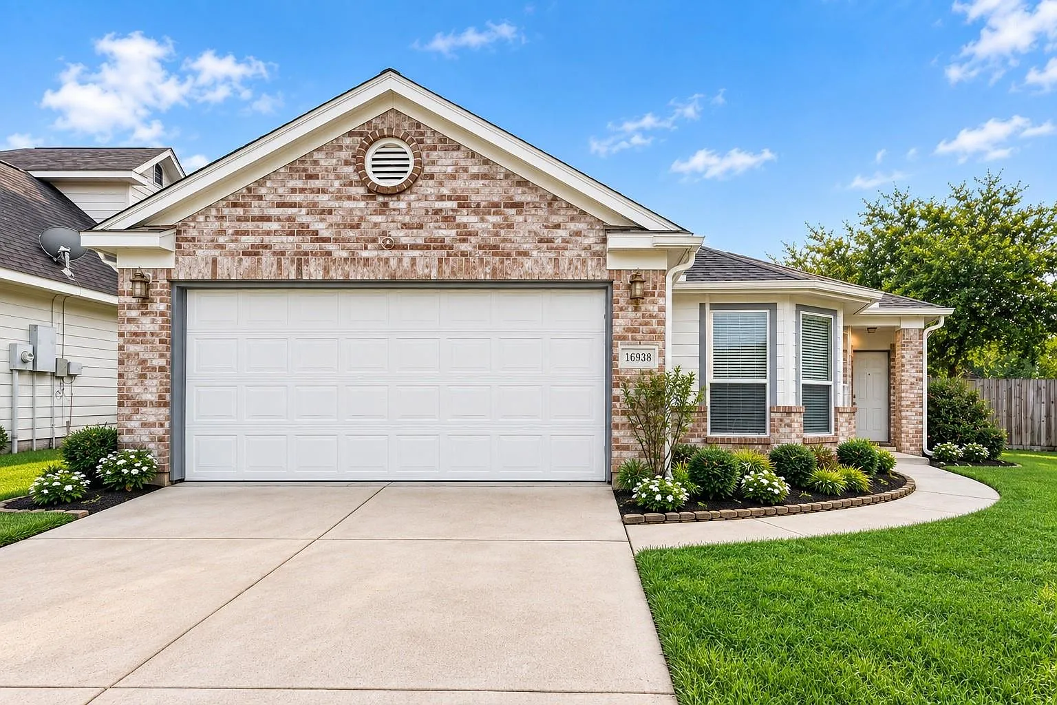3 bed, 2.0 bath, 1760 sqft, $1,850 — Photo 1