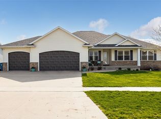 125 Driftwood Ln, Fairfax, IA 52228