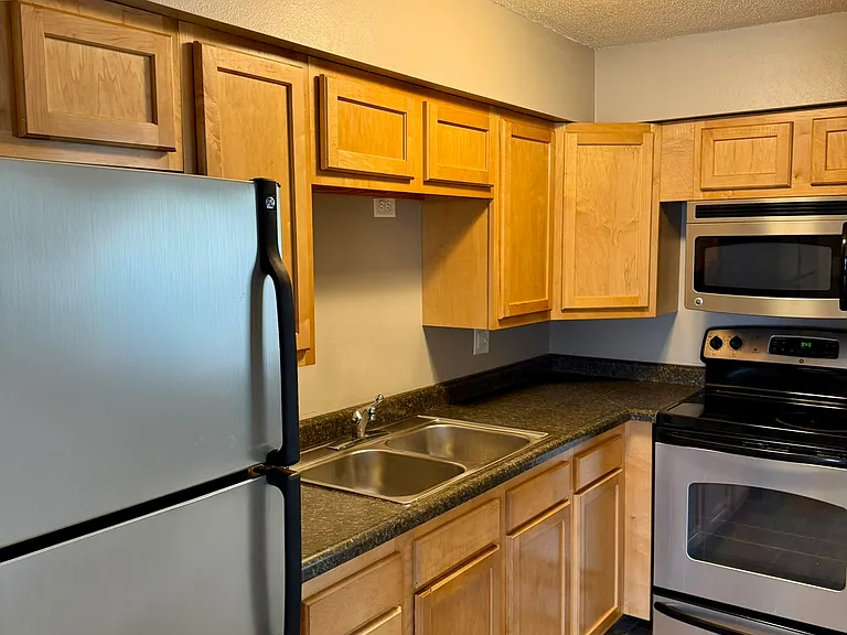 331 S Lucas St #3 — Photo 2