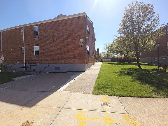 3rd image of 34 Bay Ter APT 2G