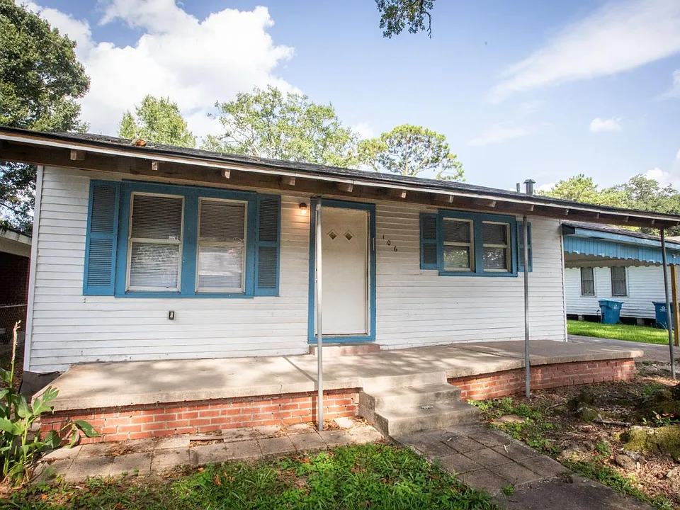 106 Doc Duhon St