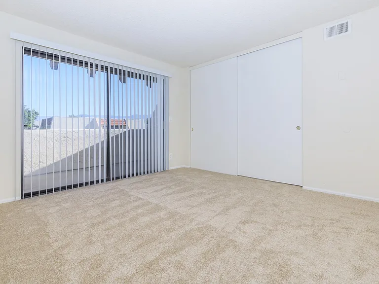 2 Bed 2 Bath Upstairs Master With Balcony